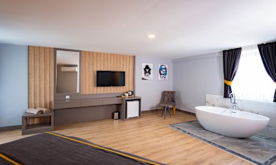 Honeymoon Suite